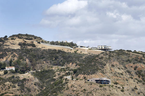 U2's The Edge and his decade-long fight to build on a pristine Malibu  hillside - Los Angeles Times